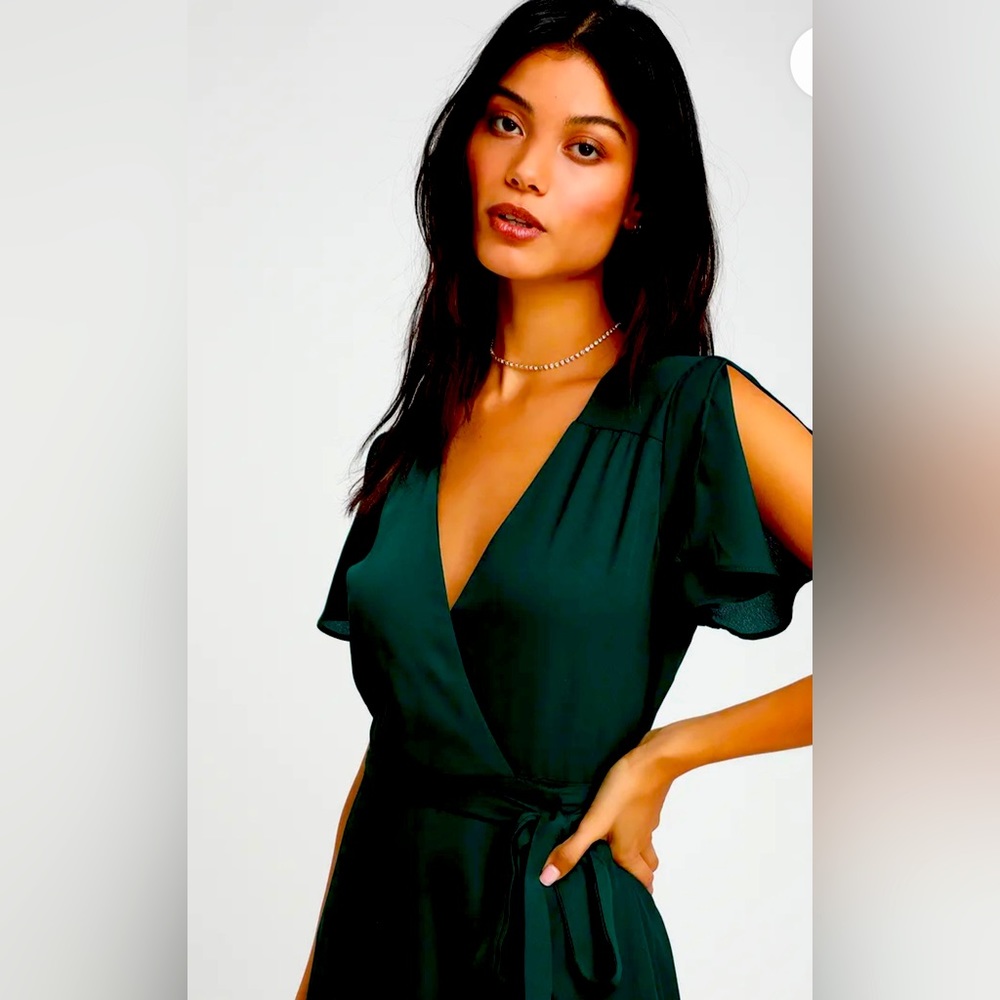 Woman’s Lulus Emerald Green Midi Wrap Dress size medium
